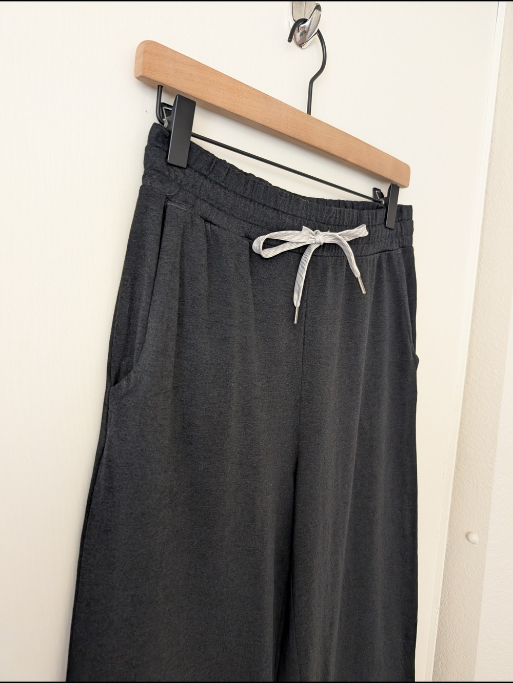 Vuori Womens Small Halo Essential Wide Leg Pants Black Athleisure Activewear - Picture 4 of 8